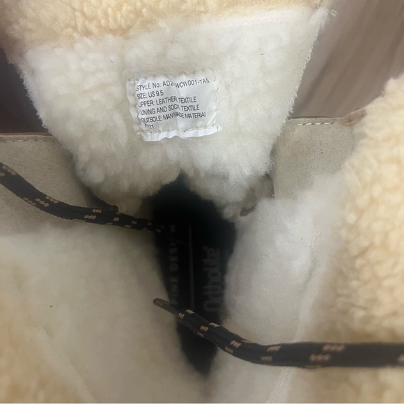 Women’s Sherpa Leather Boots - Picture 5 of 7